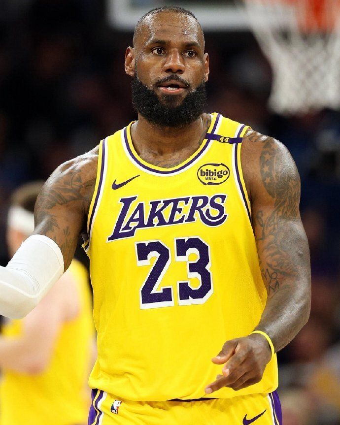 开云体育-2025NBA交易最新消息汇总：詹姆斯将上演生涯最后一舞？哈登续约快船！