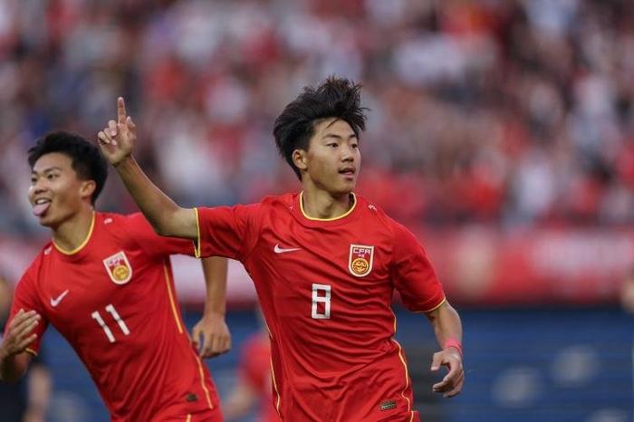 官方网站-09国少错失单刀痛哭，小将眼泪点燃希望，国足缺乏这份荣誉感