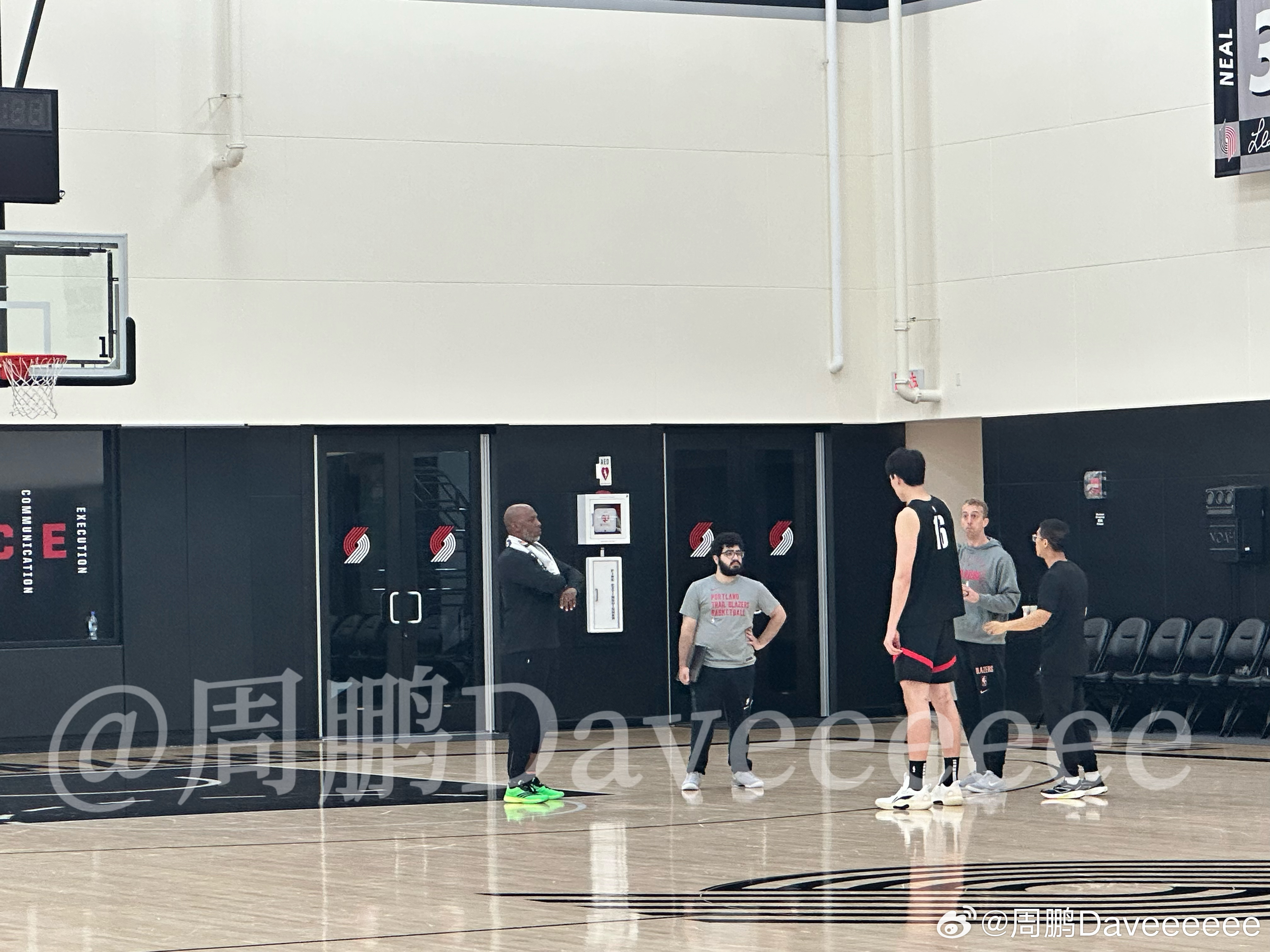 主帅开小灶😍媒体人：比卢普斯训练后给杨瀚森进行了一对一教学